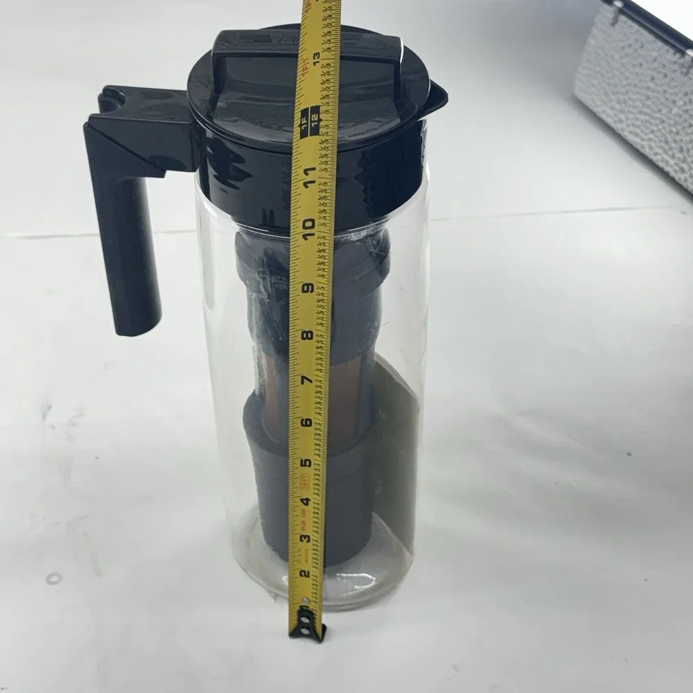 Takeya Cold Brew Coffee Maker 2 Quart Airtight Pitcher Black BPA Free Tritan
